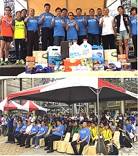 2017第3屆馬祖國際馬拉松28日在台北舉行賽前發表會,縣長劉增應、立委陳雪生、議長張永江等到場行銷及現場人潮穿梭。(圖:連江縣政府教育處)