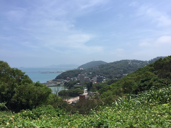 馬祖6日天氣很好,陽光普照,不過遠眺北竿島有點霧霧。(圖/本報編輯部)