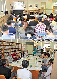 全國文化會議分區論壇馬祖場11日隆重登場,縣長劉增應希望透過論壇建立共識,提升離島文化發展;別出心裁的世界咖啡館由4桌同時進行,由桌長與學員們就文化平權、弱勢語系文化、世界遺產、國際藝術島等議題交換意見。(圖/文:曹重偉)