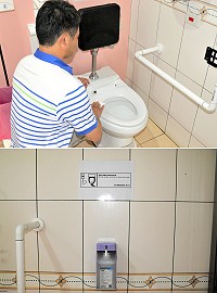 地區公廁品質再升級!環資局已於南竿鄉介壽澳口、福澳旅客碼頭等處公廁座式馬桶間加裝消毒酒精架,可先用衛生紙用消毒酒精沾濕,然後擦拭馬桶蓋進行消毒殺菌,就可以安心使用。(圖/文:曹重偉)