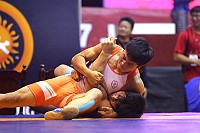 2017亞青角力賽,圖中王明亮擊落日本選手。(圖:智林體育台)