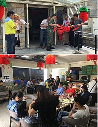 馬祖國家風景區管理處在莒光首次委外經營的福正藍眼淚驛棧22日隆重開幕,以藍眼淚為主題,結合在地特色餐飲,為遊客打造一個美麗悠閒的休息小站。(圖/文:宋幸儒)