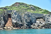 　東引風虎角海岸地質不穩定，連帶影響道路的基礎結構及用路安全。（圖／文：陳其敏）