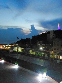 　媽祖大戰酷斯拉。（圖：陳昱揚，文：曹重偉）