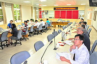 　縣府14日召開106年上半年第6屆縣長政見執行情形檢討會議，由各局處主管或代表說明截至106年6月底執行成果，20項縣長政見執行進度均超越50%。（圖／文：曹重偉）