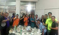 連江縣警察局南竿警察所所長李正吉調往北竿,南竿民防中隊16日晚間特別舉辦歡送會,藉此機會敘舊及相互勉勵,副議長陳書建也專程到場乾一杯,展現警民一家的溫馨情誼。(圖:南竿民防中隊)