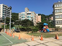 　清水運動公園入口處及籃球場旁的木花架道及木棧道，由於年久失修、多處損壞，南竿鄉公所已於近日展開清水公園設施改善工程，施工期間造成不便之處敬請見諒，也提醒附近居民勿接近施工區域，以策安全。（圖／文：曹重偉）