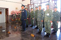 　指揮官主持移靈儀式。（圖／文：鄭凱仁）