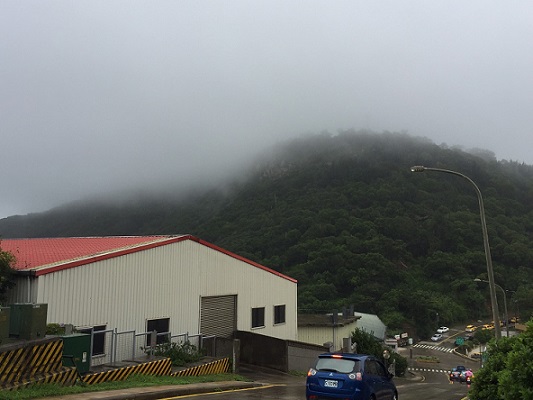 南竿機場山頭31日上午8時20分有霧氣。(圖/本報編輯部)