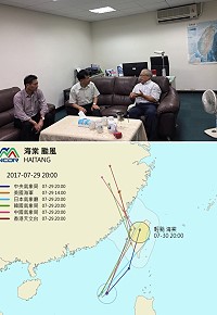 馬祖31日整天風雨強勁卻仍要上班上課;縣長劉增應、副縣長王忠銘特前往馬祖氣象站了解實際情形。(圖:連江縣政府)