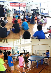 南竿鄉公所106年暑期桌球訓練營12日正式開訓,學員們不畏酷暑,專心接受專業教練團的指導。(圖/文:曹重偉)
