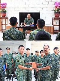(上圖)指揮官實施精神講話。(下圖)指揮官致贈代表對加菜金。(圖/文:盧彥樺)