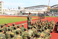 指揮官對常備役軍事訓練60梯役男實施精神講話。(圖/文:盧彥樺)
