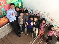 　教育部15日公布106年師鐸獎名單，共有75人獲獎。其中連江縣由介壽國中小校長吳健忠（圖左一）榮獲教育界最高榮譽獎項。（圖：本報編輯部）