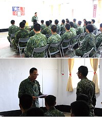 上圖:新兵於台下專心聆聽指揮官精神講話。下圖:指揮官對新兵逐一點名並關懷人員心緒。(圖/文:賴紀甫)