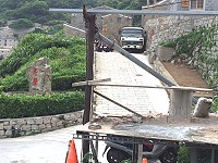 芹壁不分淡旺季都在施工,民宿業者建議要立專法限制施工期間,以維護觀光旅遊品質。(圖/文:陳鵬雄)