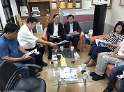 立委陳雪生邀集交部觀光局長周永暉到立院討論連江縣政府《台灣10島》打亮東西莒跨域亮點計畫協調會議。(圖:連江縣交旅局)