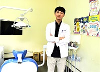 　東引衛生所第1個在地牙科醫師邱沛然，期許自己發揮所長為軍民提供最妥善的口腔照顧。（圖／文：陳其敏）
