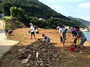 橋仔社協推動社造綠美化,村民熱烈參與美化自己家園。(圖/文:陳鵬雄)