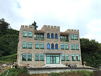 　橋仔南邊山卡布里城堡民宿主體完工，預定年底前加入市場營運。（圖／文：陳鵬雄）