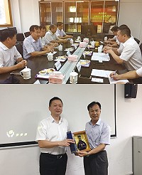 　劉增應19日返馬上午走訪廈航福州分公司與客運部相關討論福州旅遊網連結黃岐線到馬祖，並贈馬祖高粱酒伴手禮由分公司副總莊曉暉代表接受。（圖：連江縣交旅局）