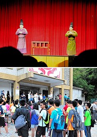 國內相聲表演團體「相聲瓦舍」22日專程來馬公演,下午加演場及晚間場吸引約1100位鄉親前往欣賞,馮翊綱、宋少卿、黃士偉3人輪番演出,讓大家感受傳統表演藝術的幽默風趣。(圖/文:曹重偉)