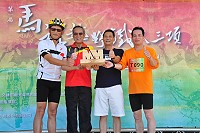 曹爾忠、李金龍、邱金寶3人組成的馬祖老馬隊,年齡總和超過180歲,拿下馬祖越野鐵人三項接力組冠軍。(圖/文:馮紹夫)