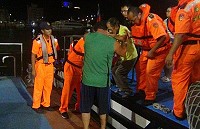 馬祖海巡隊1日晚間支援派艇協助北竿一鄉親口腔傷口出血轉送至南竿。(圖:馬祖海巡隊)