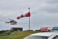 　中秋節東北風報到，南竿-東引島際交通由直升機擔綱輸運。（圖／文：陳其敏） 