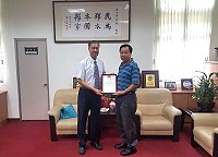 議長張永江6日敦聘前台電馬祖區處經理陳寶利為議政顧問。(圖:連江縣議會)