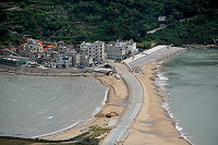 　塘后道改道計畫啟動，未來連島沙洲以及海水自然分合景象可望重現。（圖／文：陳鵬雄）