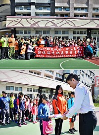 台灣郵政協會、中華郵政台北郵局贈送價值4萬餘元的集郵專冊及相關文創商品給東引國中小,鼓勵同學們進入郵票的美學殿堂,一起探索背後的時代故事。(圖/文:陳其敏)