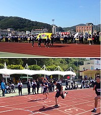 馬祖高中60週年校慶運動會福澳運動場熱力登場,各班精銳盡出,爭取最佳榮譽。(圖/文:馮紹夫)