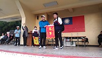 馬祖高中舉辦60週年校慶運動會,賽後由校長陳天賜為得名同學頒獎。(圖:馬祖高中提供)