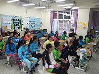 環境資源局106年連江縣小小解說員活動圓滿結束,邀請中正國小學生總計25名學員參與;局方希望經由此活動,使學員更了解節能原理及運用,養成日常生活低碳減廢之好習慣。(圖:連江縣環境資源局)