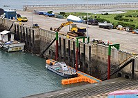 　因應「海上看東引」觀光旅遊活動推廣需求，東引鄉公所在中柱港漁船碼頭內側增建浮動平台一座。（圖／文：陳其敏） 