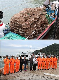 產發處聯合馬祖第十海巡隊13日執行清除沿岸海域違法擺放籠具,出擊淨空馬祖漁民最痛惡的章魚籠。(圖/文:吳嘉榮)