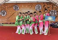 106年度全國社區民俗育樂活動觀摩會12日在桃園舉辦,馬祖地區也沒缺席,推派北竿鄉塘岐社區發展協會社區表演「風之燈」,成功宣傳馬祖特色,讓大家對這支遠從馬祖而來的隊伍印象深刻。(圖:連江縣衛生福利局)
