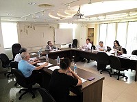 　馬祖地區土地總登記推動小組10月間召開第4次會議，由縣府秘書長張龍德主持，局長曹爾元及多位委員與會參與討論；會中主要聽取總登記執行成果及討論多項議題。（圖：連江縣地政局）