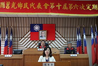 　莒光鄉民代表會第10屆第6次定期大會正式開議，鄉長謝春欗進行施政工作報告。（圖：莒光鄉代會提供）