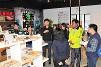 　文創大師班，邀浩氏設計總監楊奭凡指導店家商品陳列及實作。（圖／文：曹重偉）