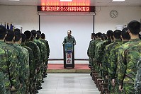 指揮官主持軍事訓練65梯精神講話。(圖/文:翁正坤)