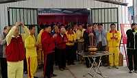 　八德龍山寺五靈公廟配合整建18日吉時遷火儀式，廟內眾神暫遷臨時行宮安座。（圖：八德龍山寺五靈公廟管會）