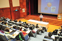 　哈佛大學費正清研究中心主任宋怡明（Michael Szonyi）教授19日受邀抵馬演講，肯定金門與馬祖都很有特色，更具有進行比較研究的價值，鼓勵國內及在地學者專家持續研究。（圖／文：曹重偉）