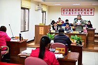 　東引鄉民代表會定期大會鄉政總質詢，鄉公所團隊說明施政計畫及執行情形。（圖／文：陳其敏）