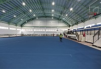 　東引鄉體育館地坪整修工程，進入劃線的施工階段，預定12月上旬完工。（圖／文：陳其敏） 