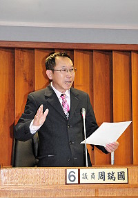 　議員周瑞國進行質詢。（圖／文：曹重偉）