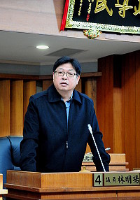 　議員林明揚進行質詢。（圖／文：曹重偉）