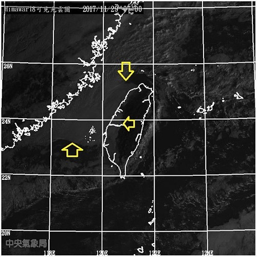 29日早西半部地區及馬祖地區能見度受到影響,中央氣象局科技中心主任鄭明典表示,可能是海面上的霧區延伸到台灣陸地,因此部分地區會有濃霧的現象。(圖擷自鄭明典臉書)