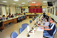 　縣府召開106年度連江縣高齡友善城市第二次推動委員會，主要聽取第九屆健康城市暨高齡友善城市獎項評選成果、連江縣長者需求調查情形及相關執行成效彙整報告。（圖／文：曹重偉）